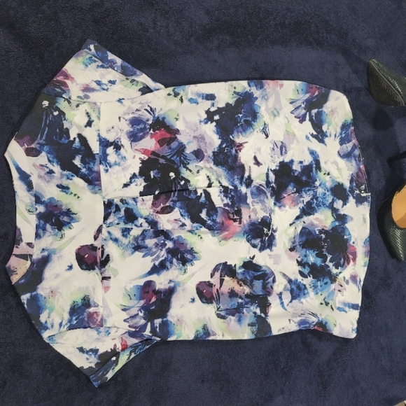 Simply Vera Vera Wang Blue and Purple Floral Flutter Sleeve Blouse - Picture 9 of 11